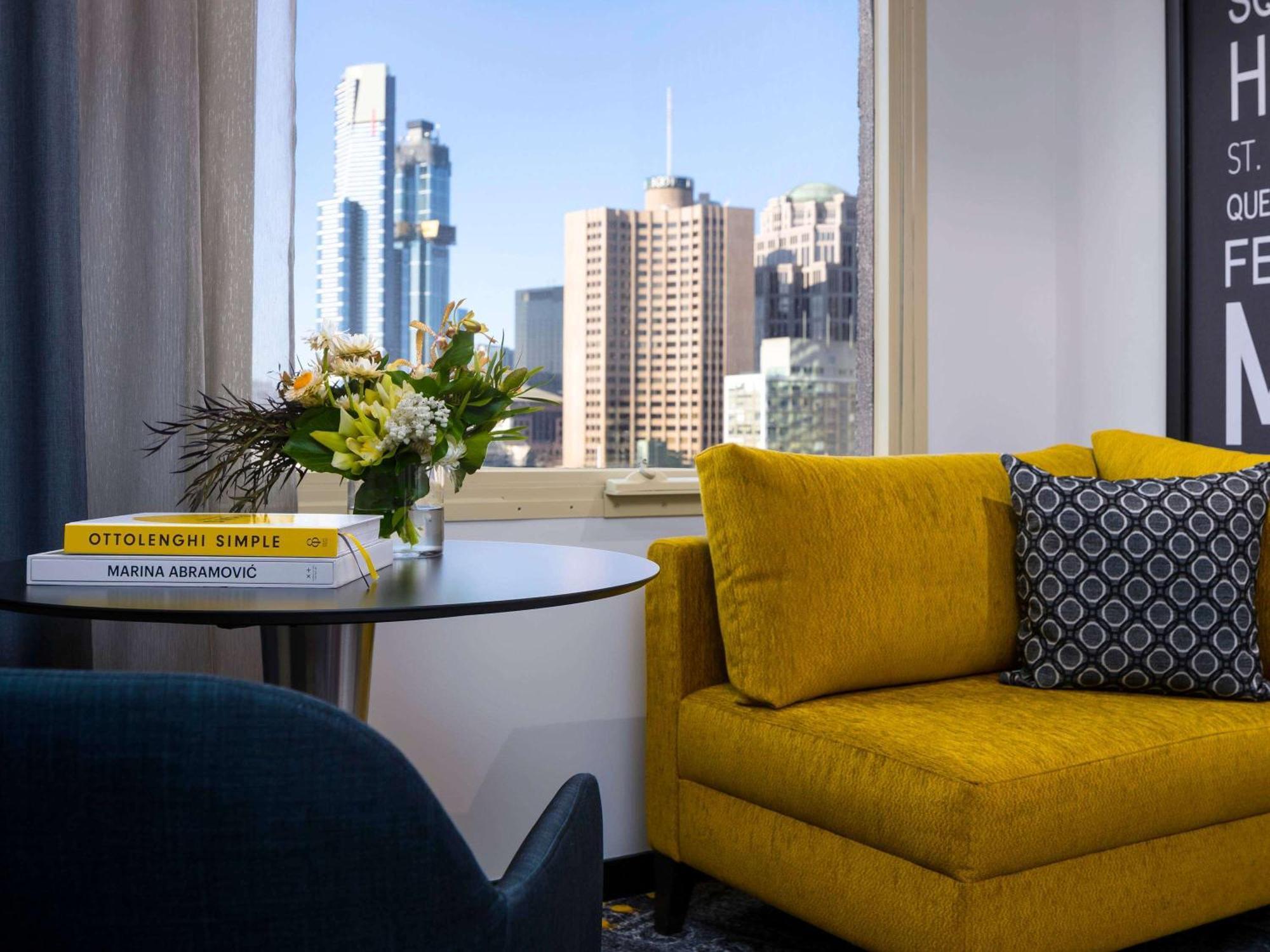 Pullman Melbourne City Centre Екстер'єр фото A living room at the hotel