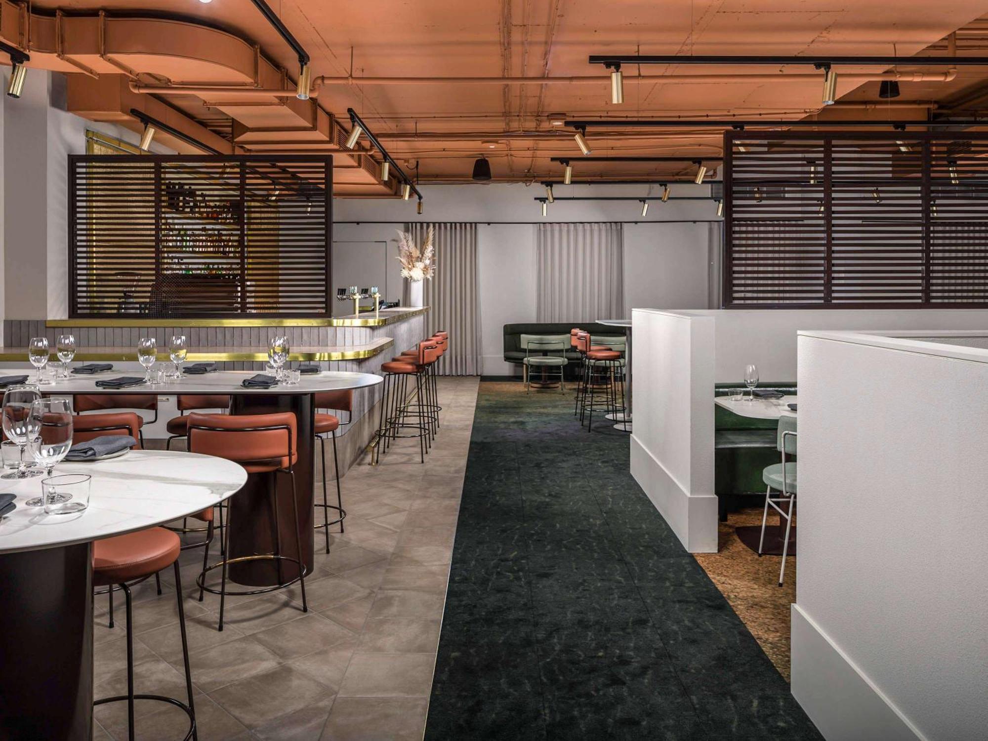 Pullman Melbourne City Centre Екстер'єр фото Interior of the restaurant