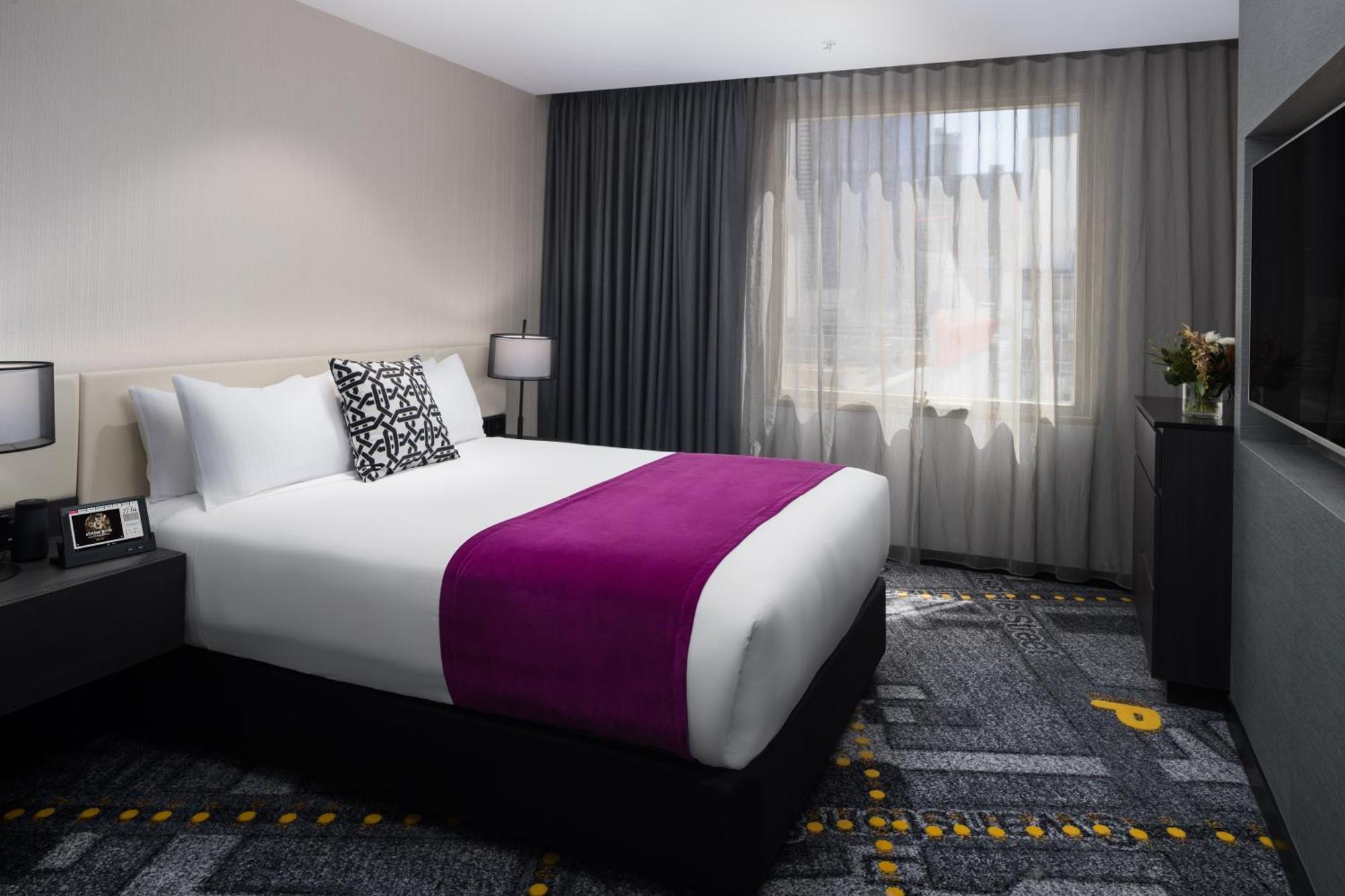 Pullman Melbourne City Centre Екстер'єр фото A bedroom at the hotel