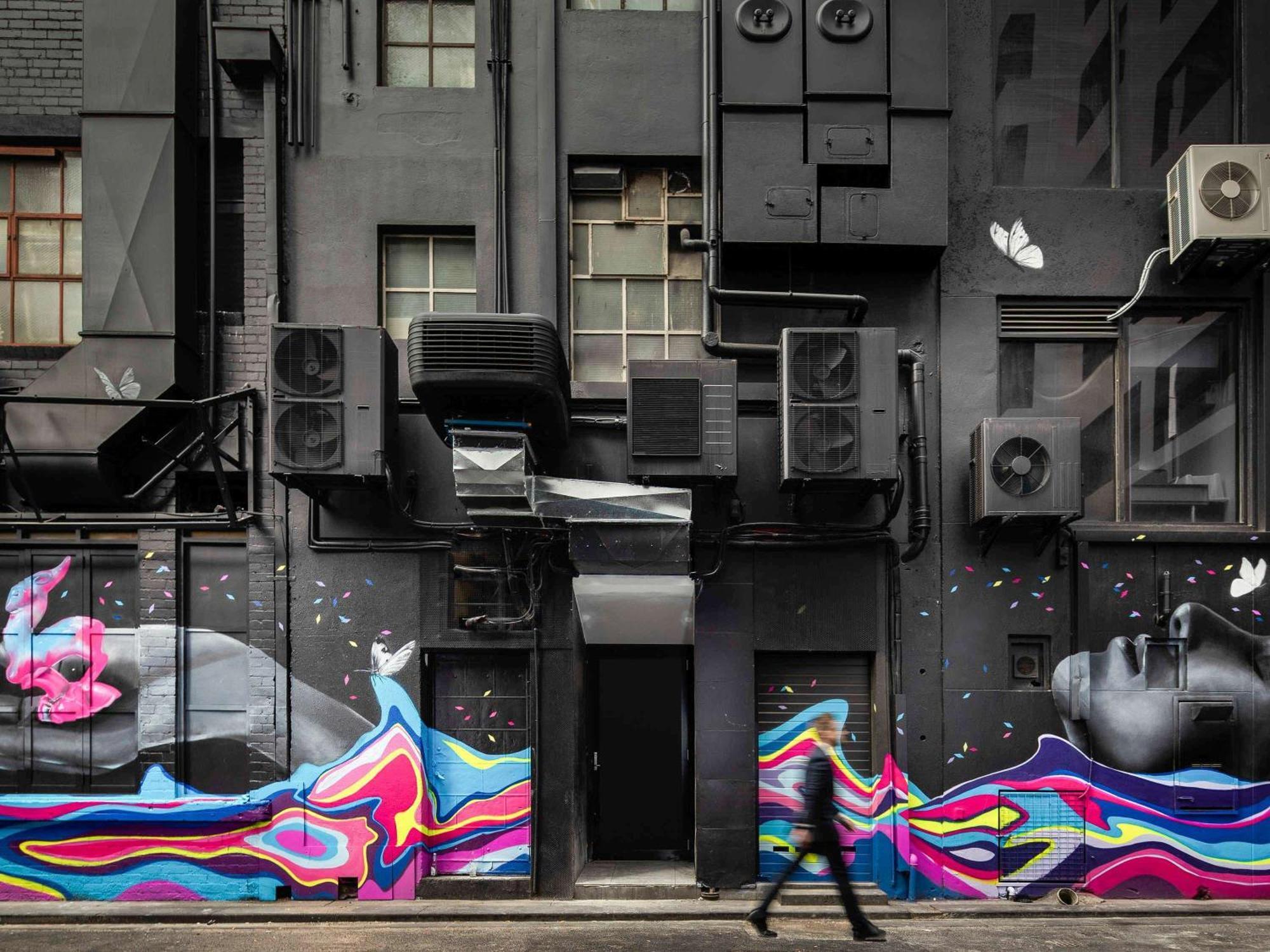 Pullman Melbourne City Centre Екстер'єр фото The 2019 mural by DOME