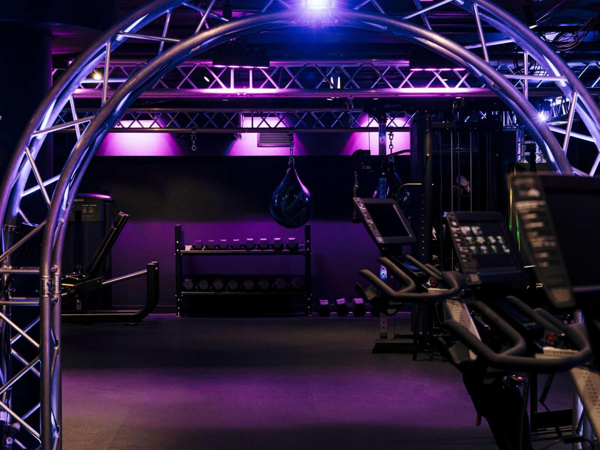 Pullman Melbourne City Centre Екстер'єр фото The stage at the 2011 World Snooker Championship