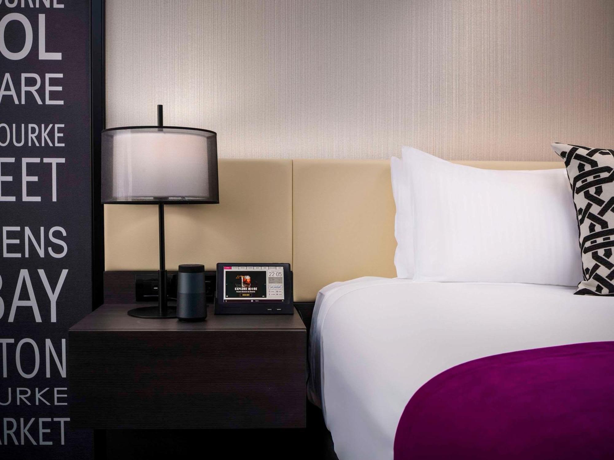 Pullman Melbourne City Centre Екстер'єр фото A guest room at the Hotel George V