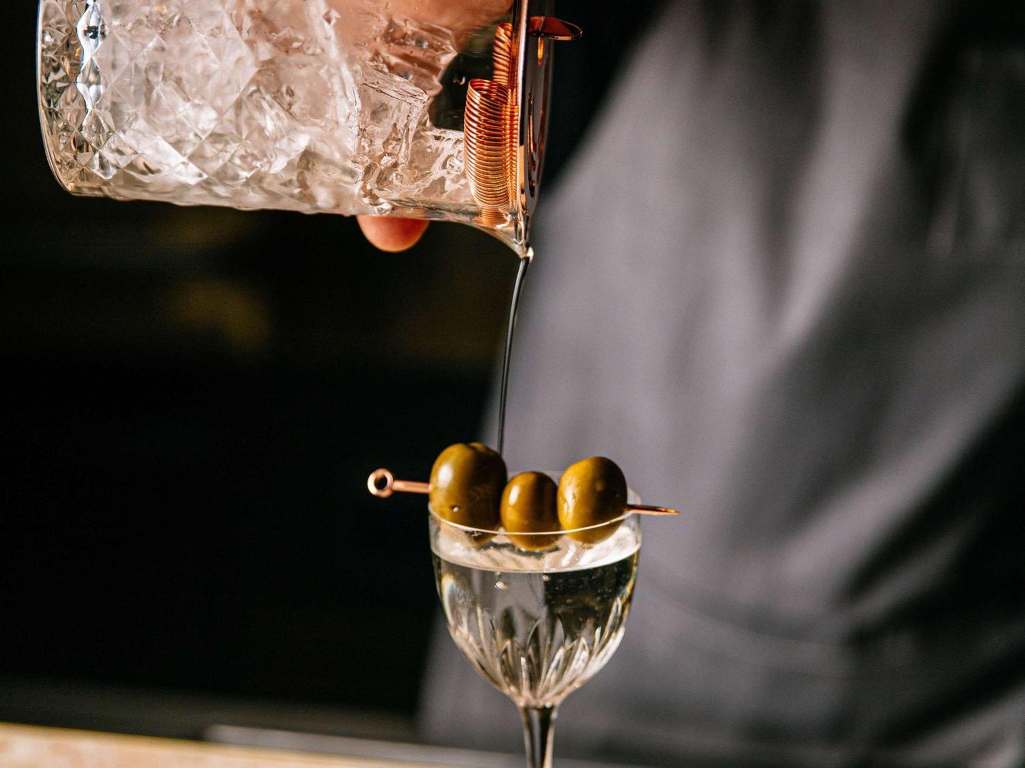 Pullman Melbourne City Centre Екстер'єр фото A martini being poured