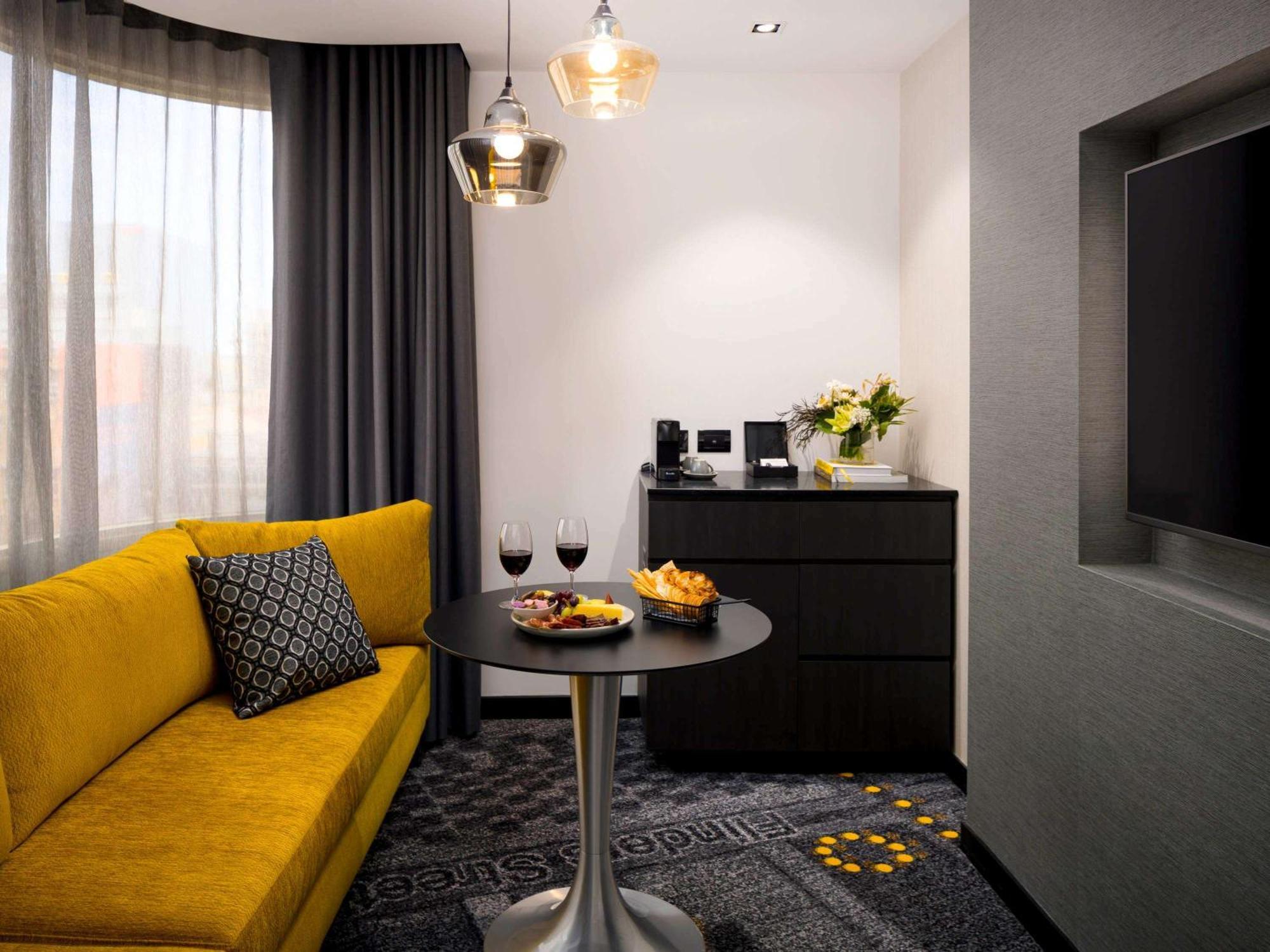 Pullman Melbourne City Centre Екстер'єр фото A suite at the hotel