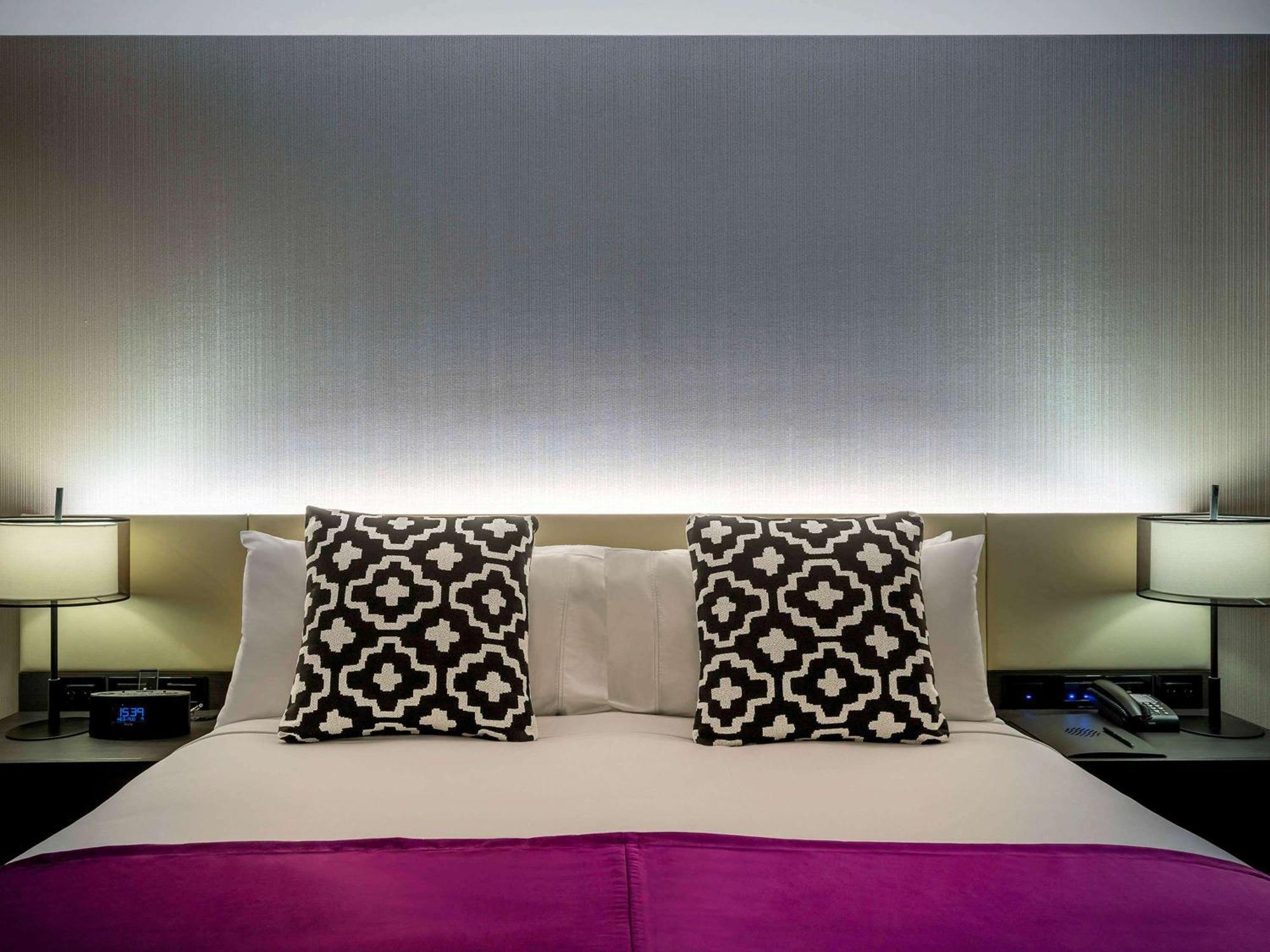 Pullman Melbourne City Centre Екстер'єр фото A bedroom at the hotel