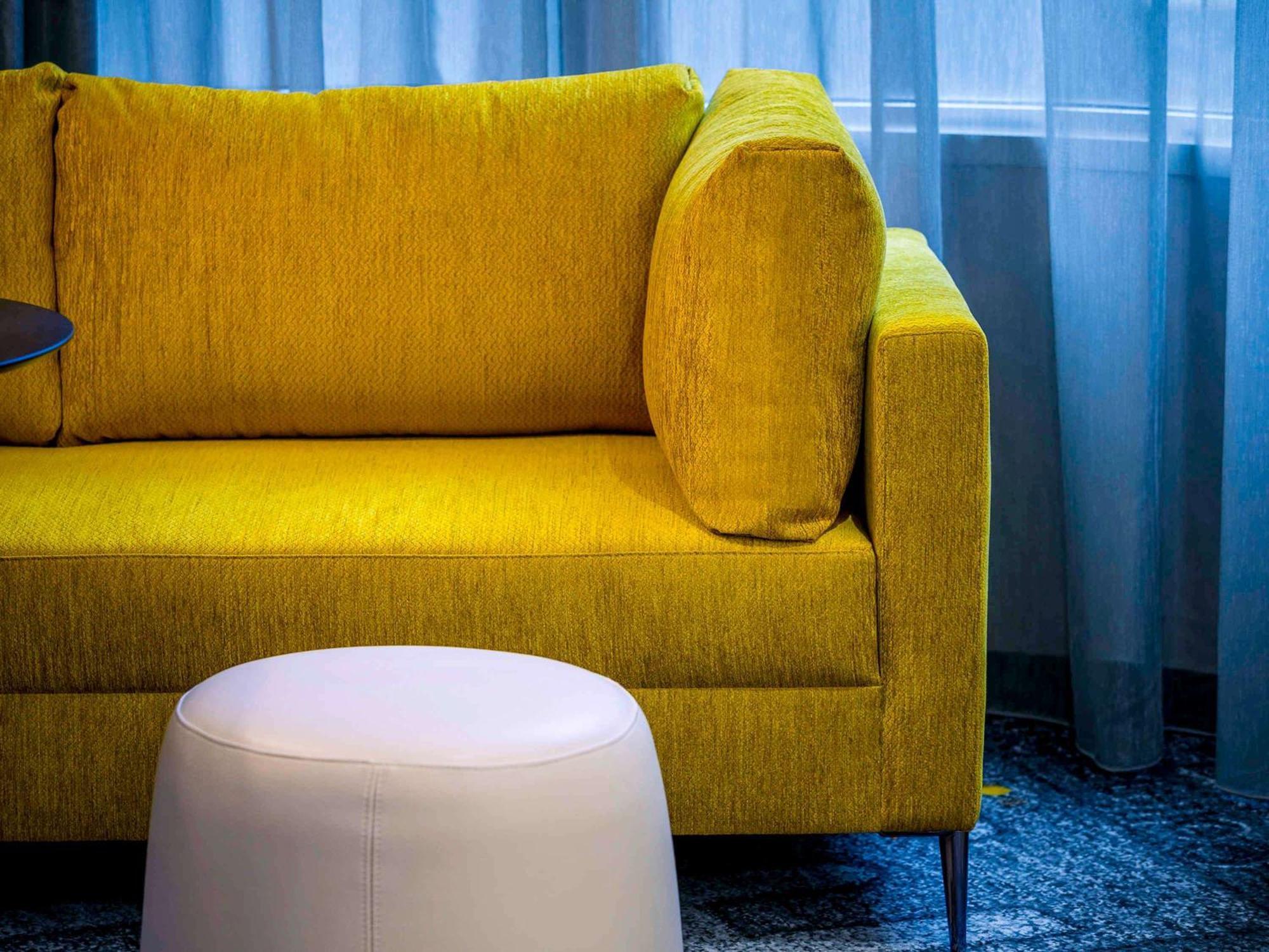 Pullman Melbourne City Centre Екстер'єр фото A sofa