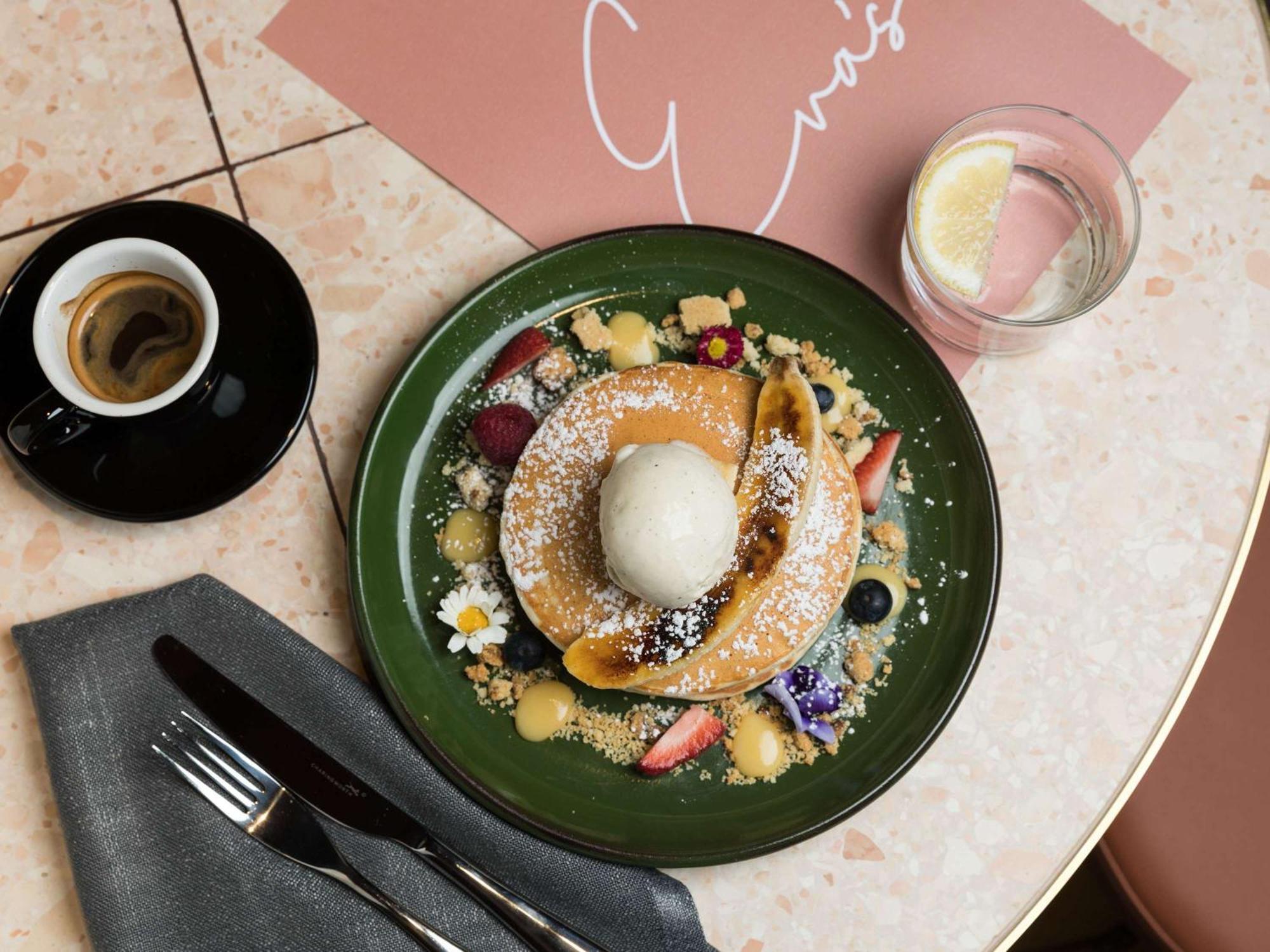 Pullman Melbourne City Centre Екстер'єр фото A plate of pancakes